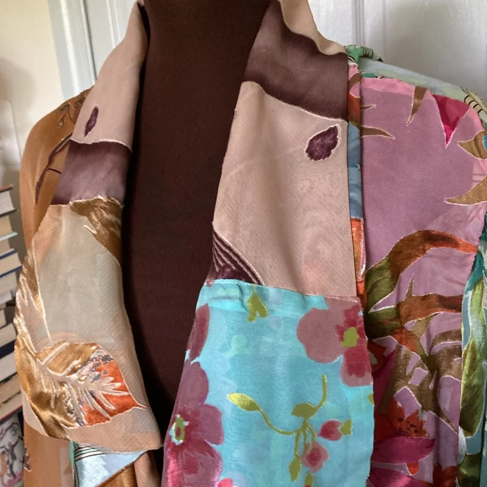 NWOT: Rare find: Champagne Collection by All that Glitter kimono jacket - Picture 2 of 13